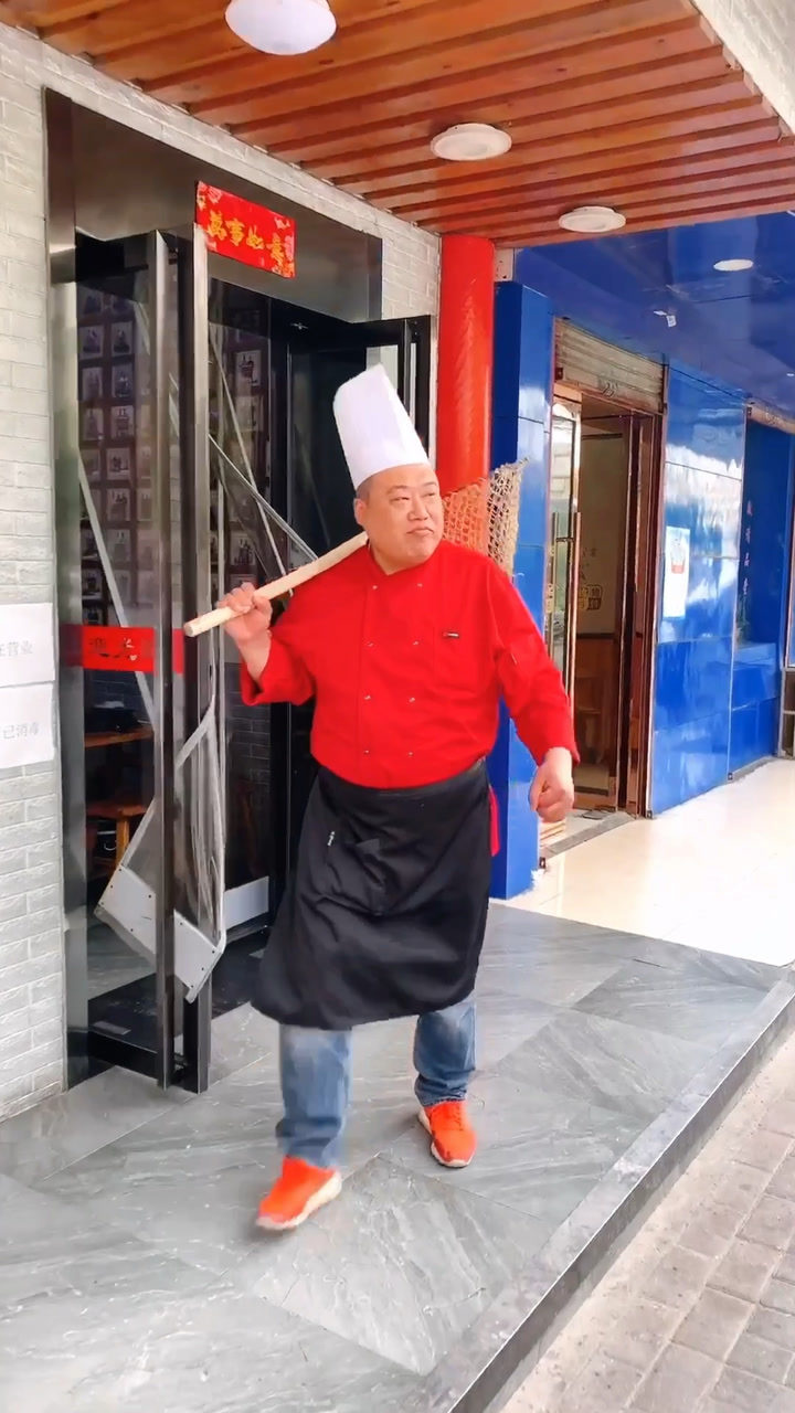 纸包鱼停电后厨师长的暖心行为没有白来一趟味道香