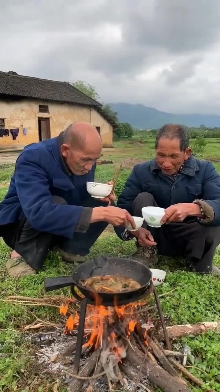 一壶老酒,两个老头,日子慢悠悠