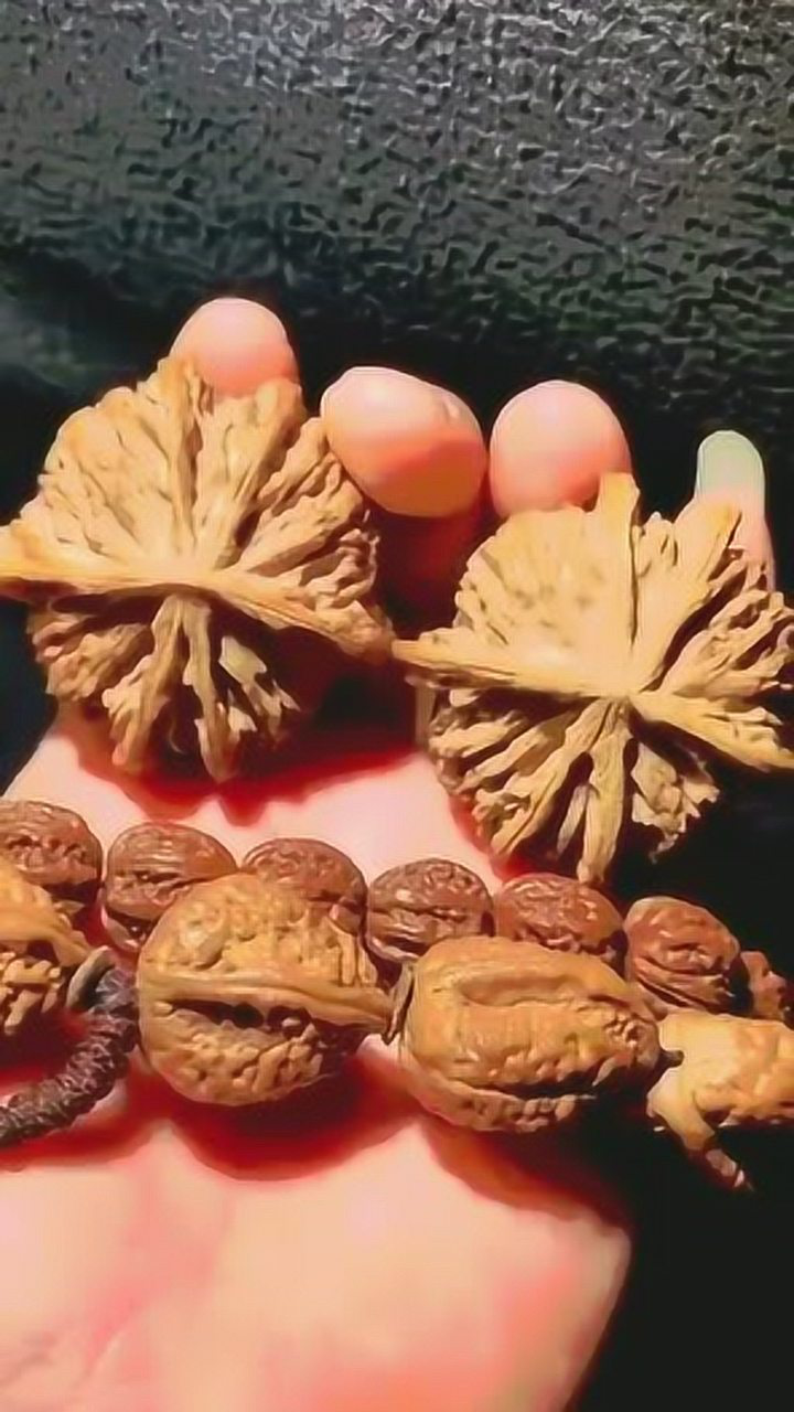 真正的六棱文玩核桃,市面上就这一对,看着真豪横!