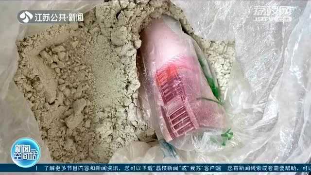 姜堰一老太面袋里藏了3000块 送给银行女保安 原因竟是……