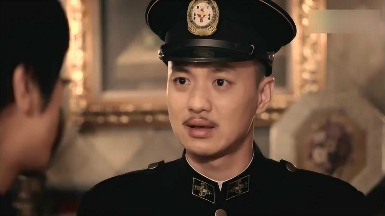 红色铁林身份是小巡捕他自己却没有破案的本事只能让徐天来