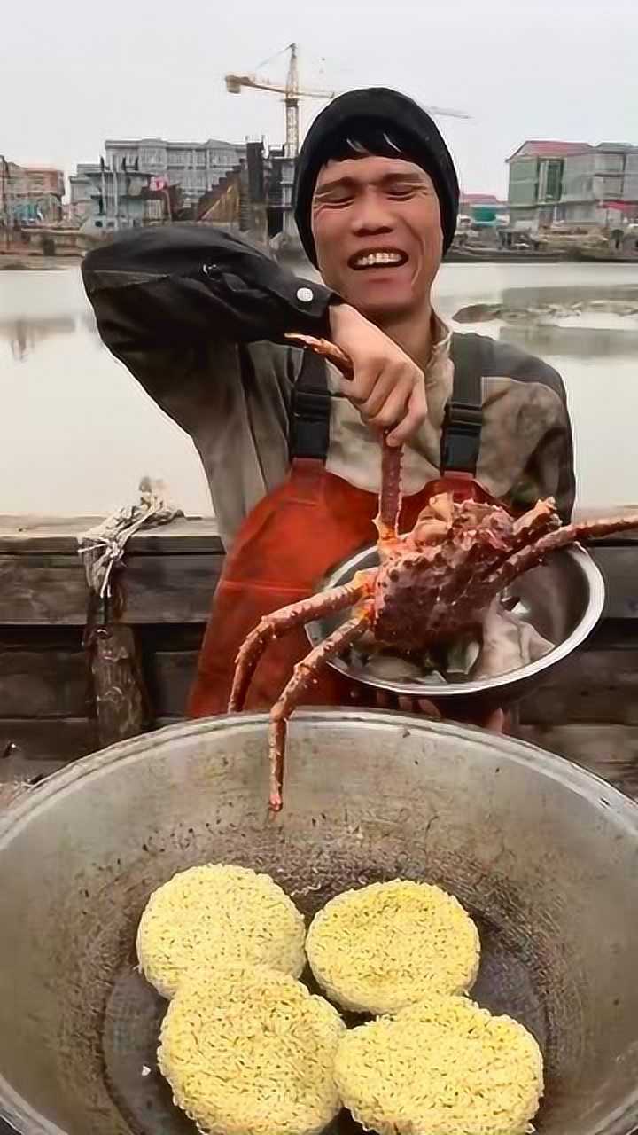 海頭港傻子教你海鮮亂燉,再配上泡麵,簡直絕了_騰訊視頻