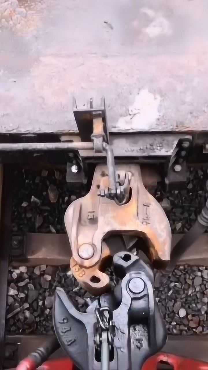 火车詹式挂钩像两个手十指相扣像极了爱情