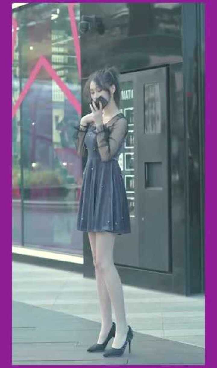 美女街边不慎走光，现在风也这么不正经了吗_高清