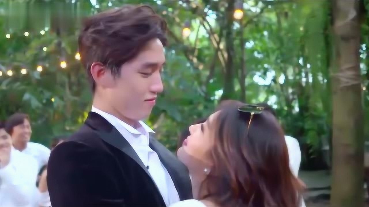 《铁石心肠》:石拉明达举办婚礼,现场大秀舞姿,亲友送祝福!