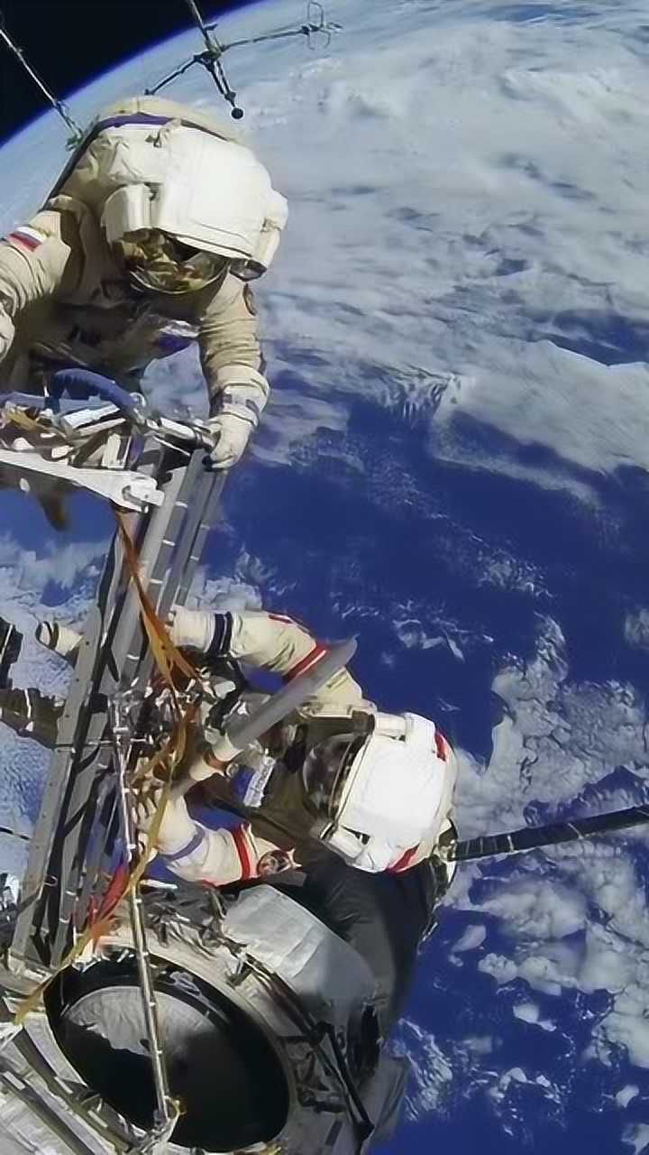 宇航员在太空拉屎图片图片
