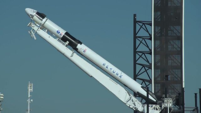 SpaceX Demo2火箭准备工作,已经推进发射台,就等着上天了