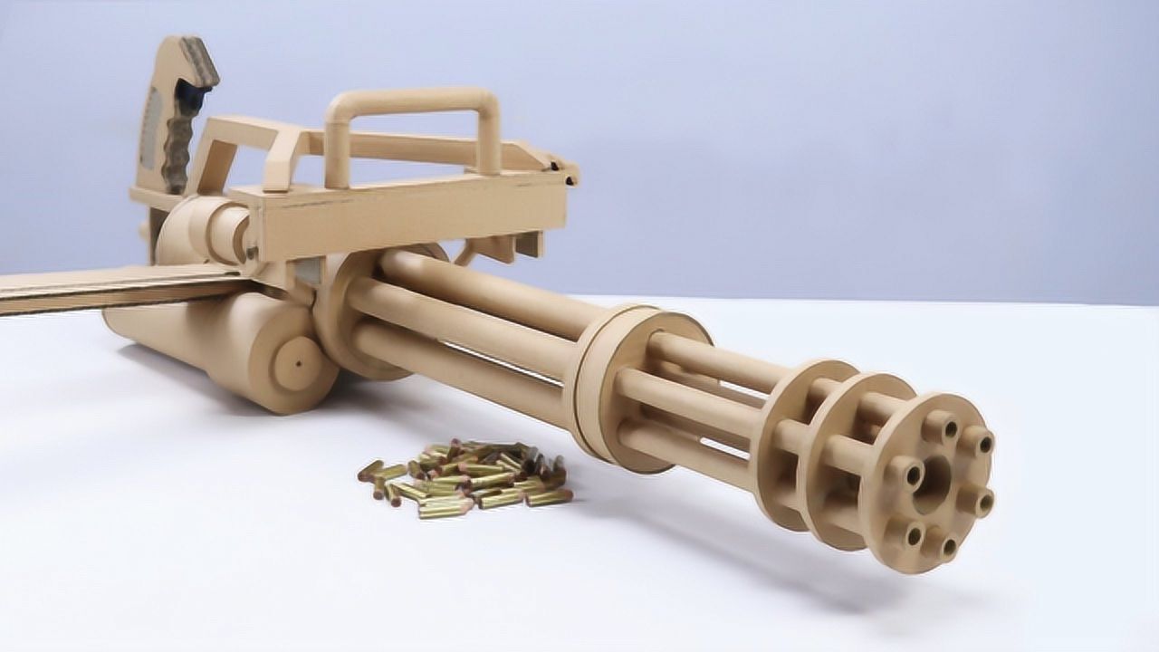 牛人用废弃纸壳制作"加特林",开关一启动,效果惊艳无比!