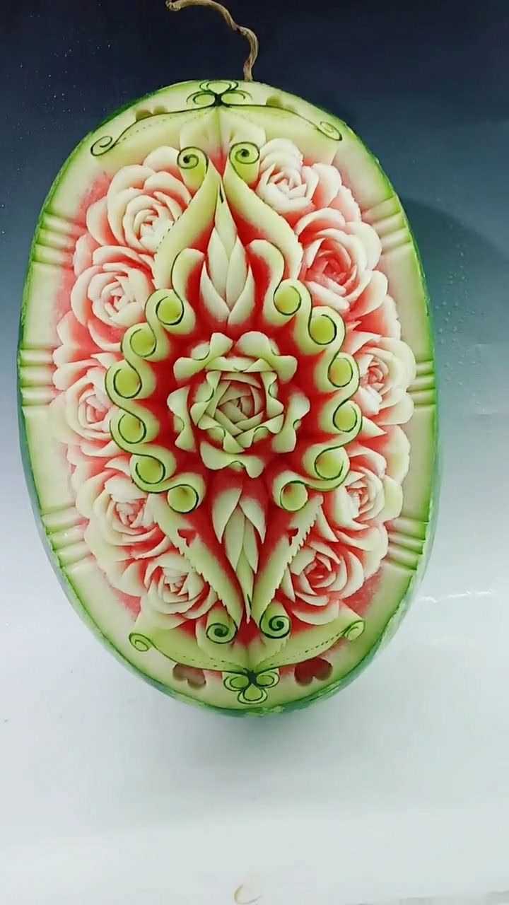 泰式西瓜雕刻,简约的线条给人一种不简单的美