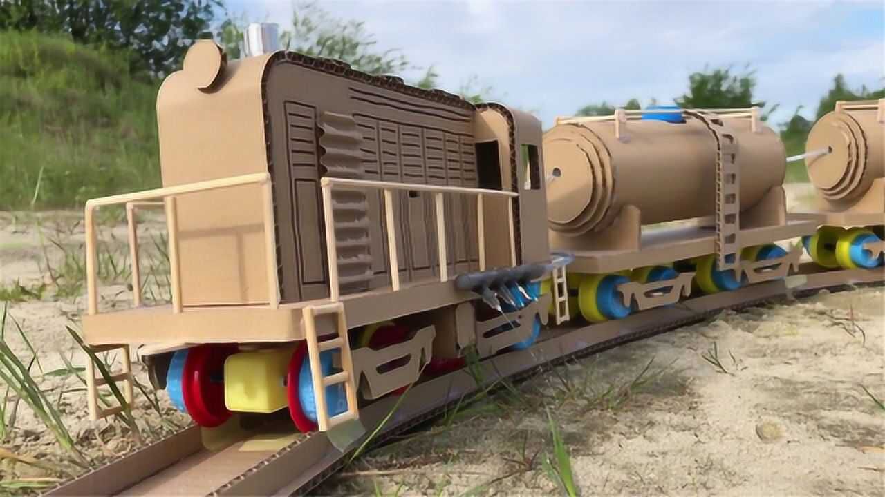 小伙自制的蒸汽火车模型,实用性虽然不大,但这技术我很佩服