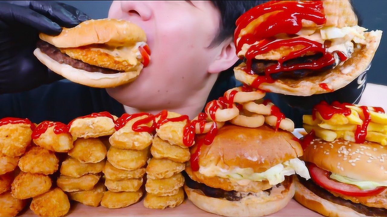 韩国吃货大嘴哥上线直播:巨型汉堡加鸡块,大口秒吞,这也太猛了