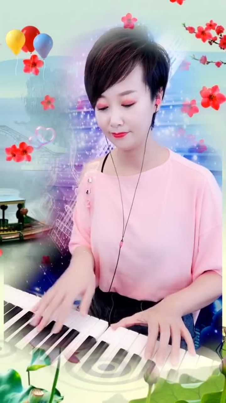 美女电子琴演奏小白杨