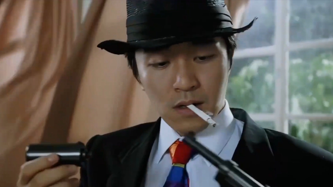 国产女特工暗杀凌凌漆哪料两枪都打中自己太搞笑了