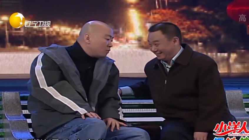 郭冬临小品《回家》喝多撞路灯杆直道歉