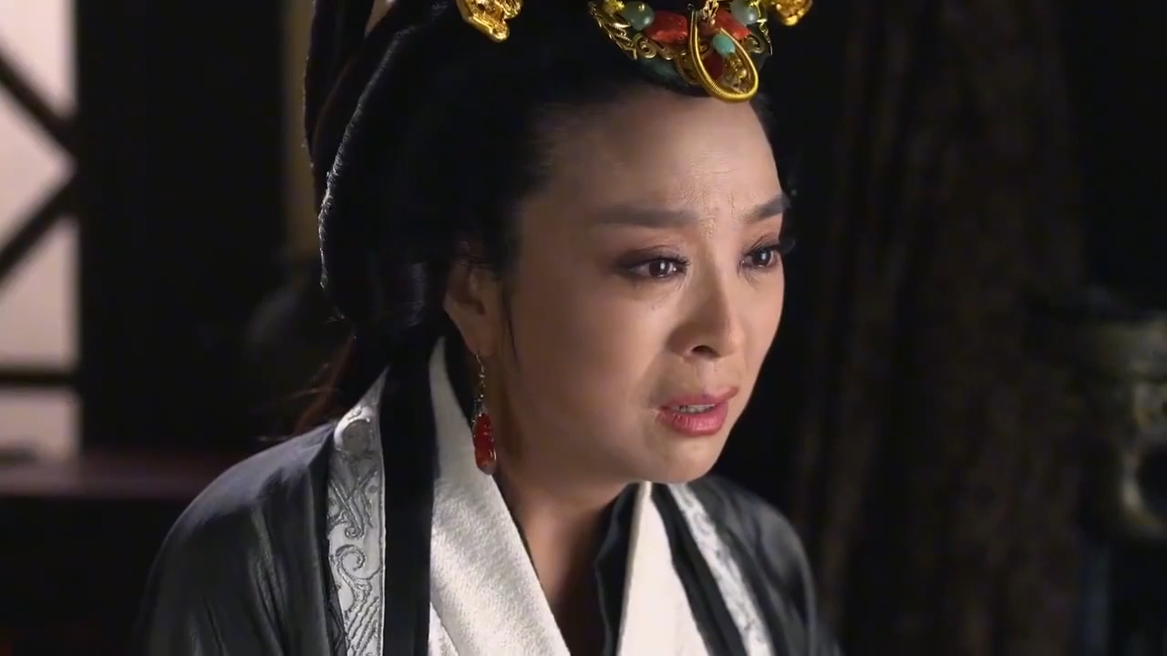 芈月传:芈茵排场真大,其他夫人见了都默默低下了头,不愧是美女