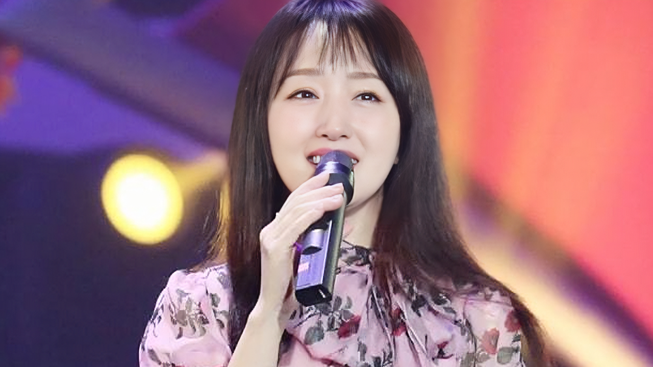 杨钰莹:初登春晚演唱《压岁钱》甜美动听,30年后仍风采依旧