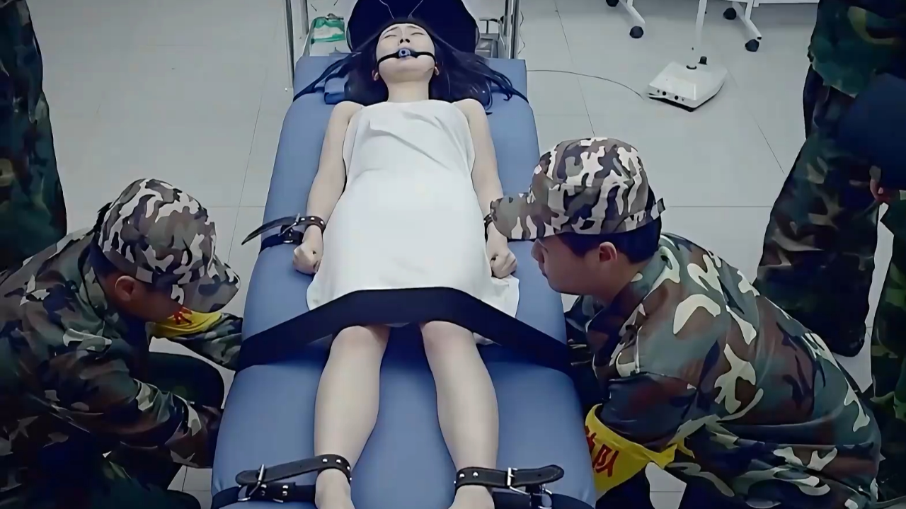 细品电影《13号诊室》,这个女孩太惨了,惊悚电影