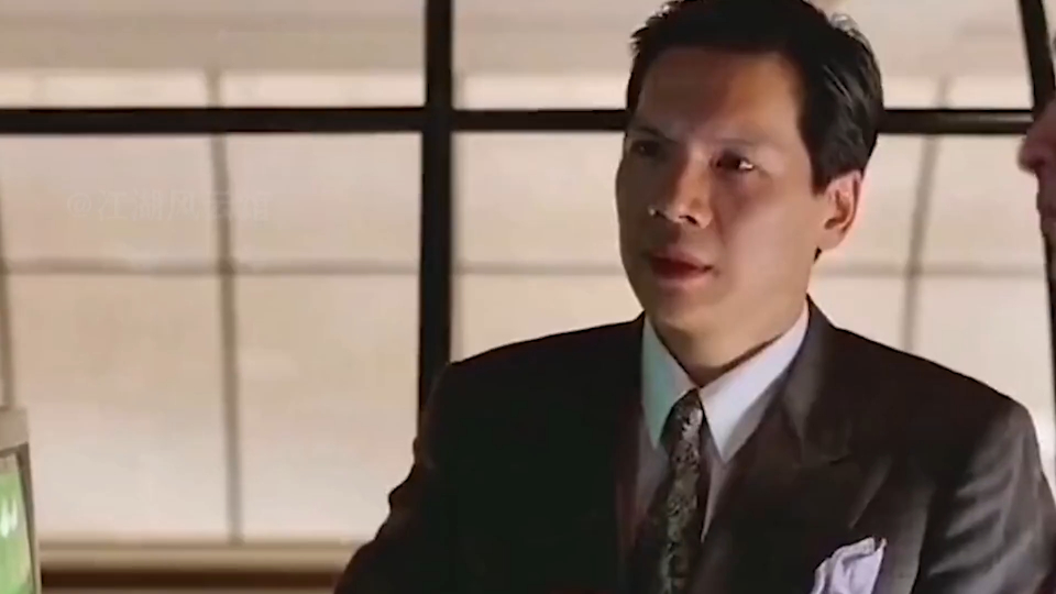 向华强得罪北京大佬闫京,情急之下救助哪位大佬,才成功回到香港