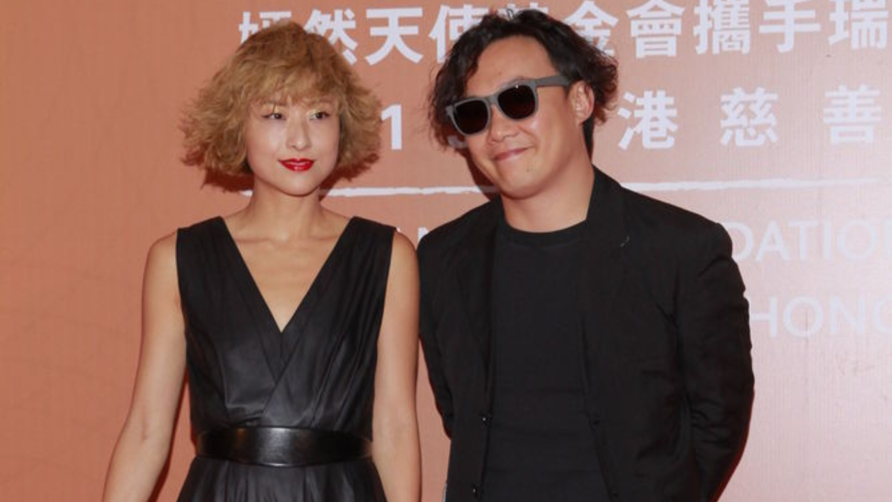 陈奕迅老婆手术后露面,与女儿逛商场疯狂扫货,20岁陈康堤颜值惊艳