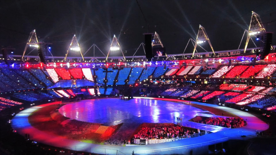 伦敦奥运会开幕式高光:工业革命风 邦德护送女王跳伞憨豆抢镜