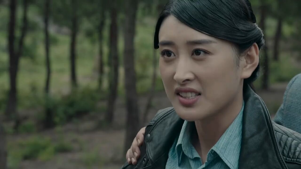 誓盟:汉奸要抓地下党,姐姐阻拦,汉奸竟丧心病狂地杀了她和弟兄