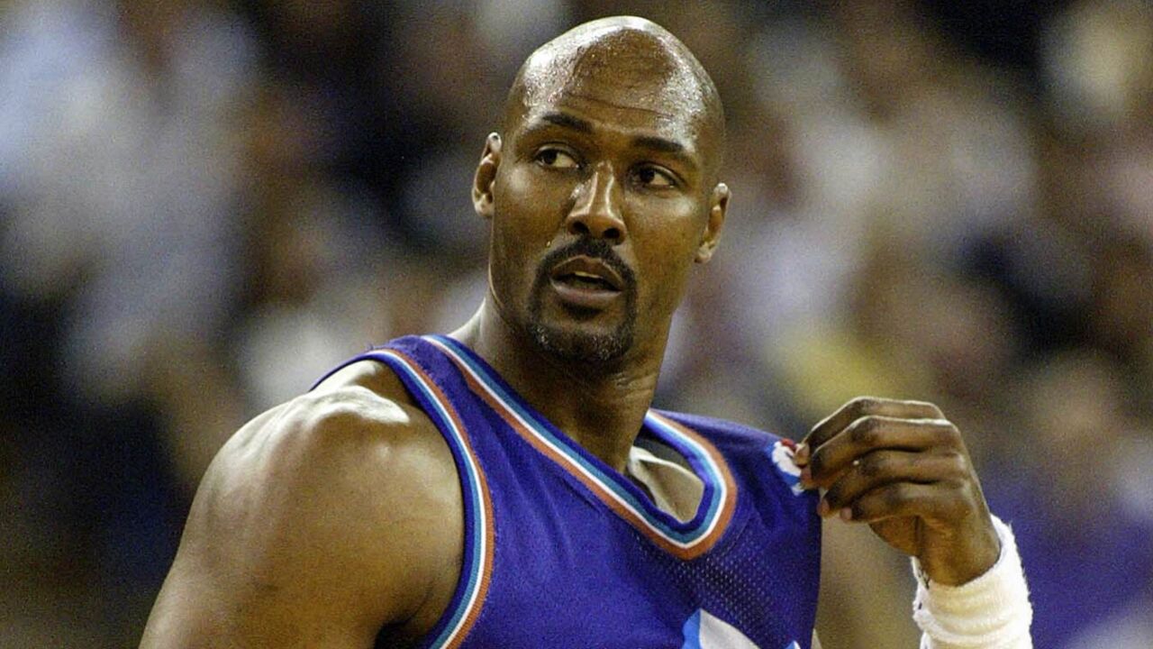 《nba巨星列传》大前锋篇:"铁肘邮差"卡尔马龙