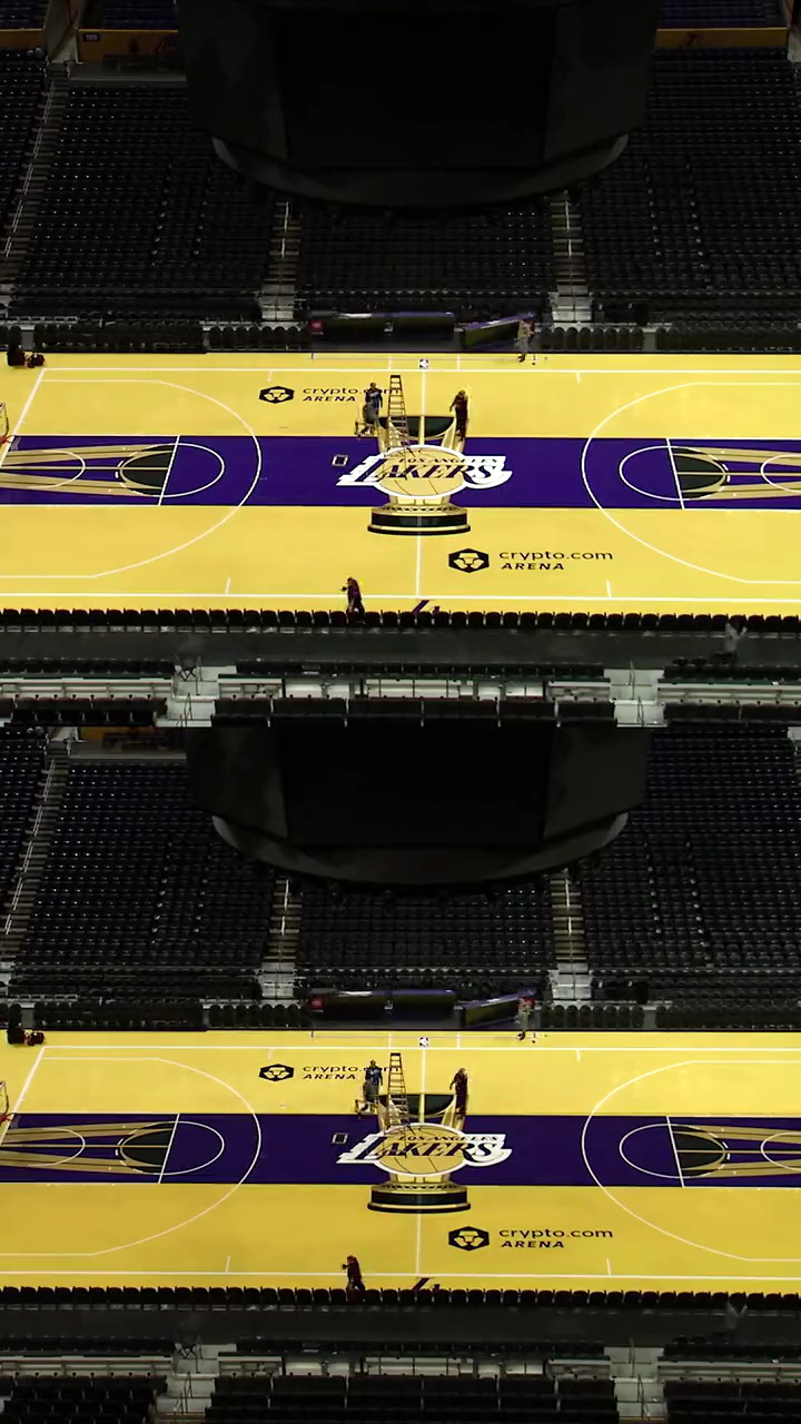 20秒带你领略湖人队主场为季中赛准备地板的过程