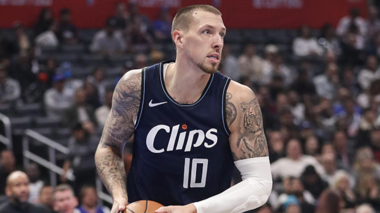 世界冠军太惨了!泰斯快船首秀先后遭遇申京伊森死亡隔扣