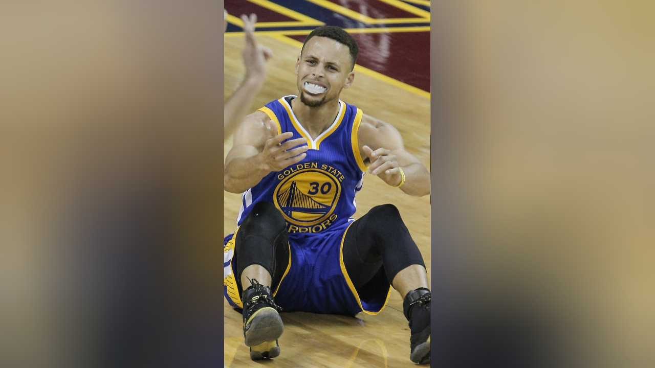 库里气得怒扔牙套 全票mvp吃2t被驱逐