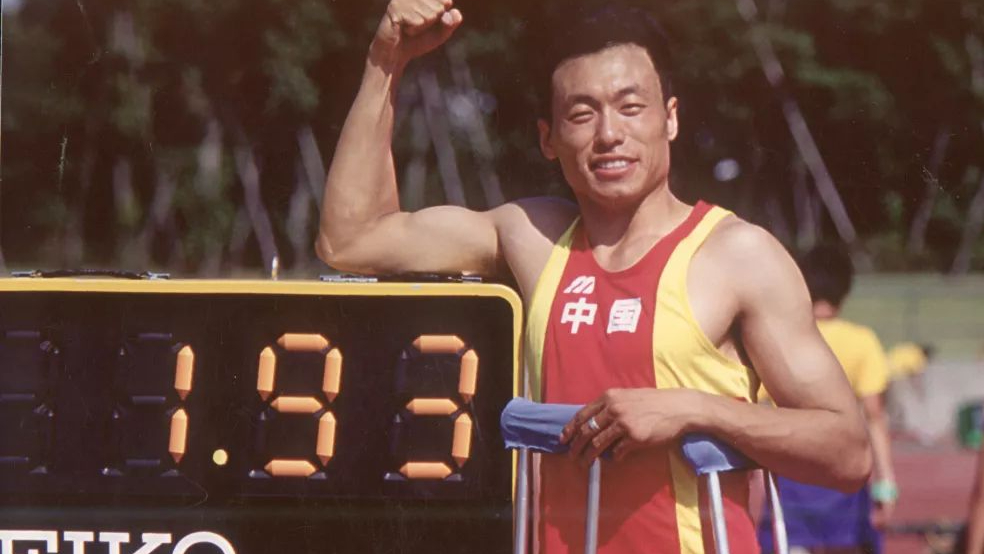他单腿跳过1米93,蝉联三届残奥会冠军!中国战将用一条腿创造奇迹!