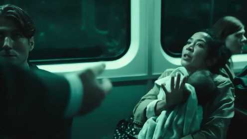 影视：怪物听声杀人，地铁上孩子啼哭不止，竟被乘客扔了下去