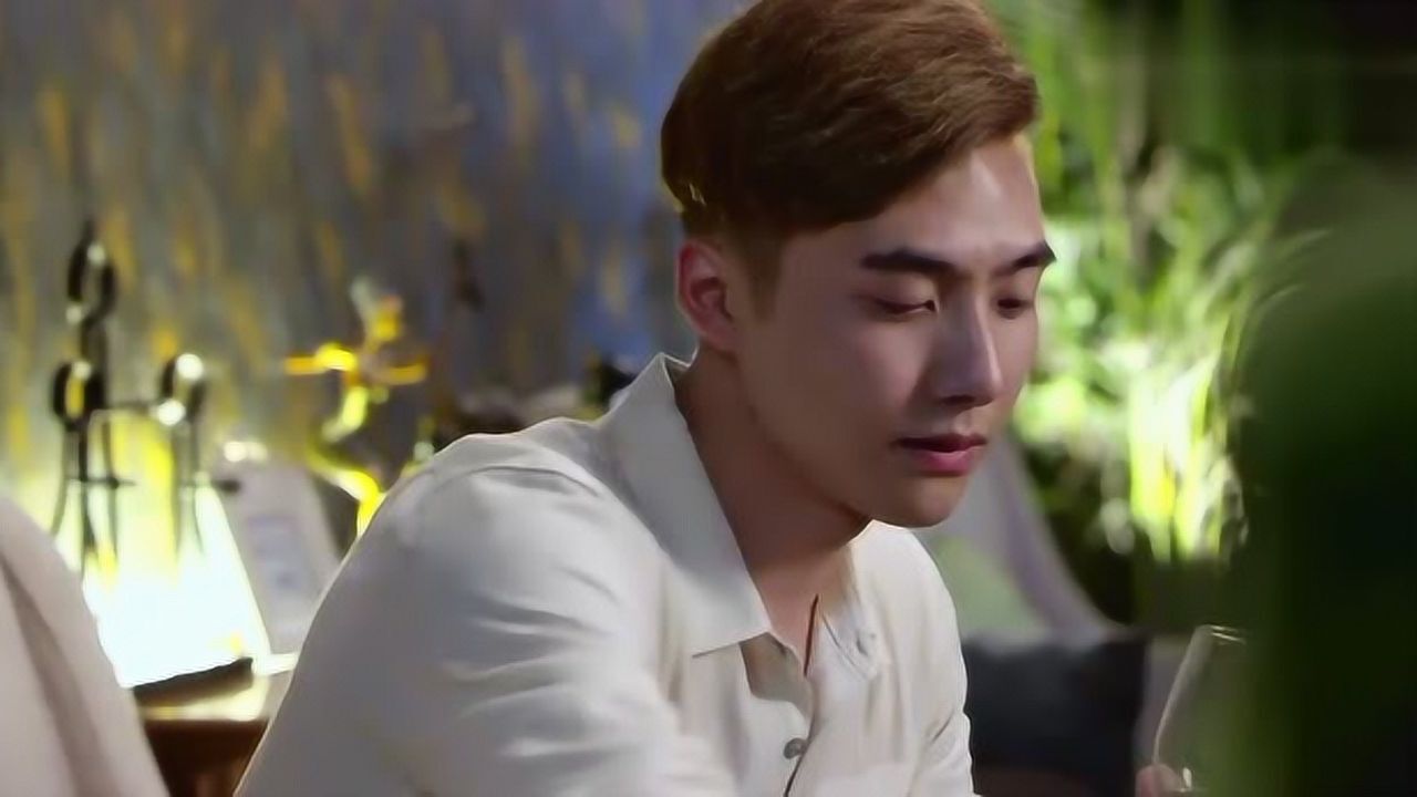 梁馨酒吧醉酒,小混混看到心生邪念,佟俊铭上前及时阻止