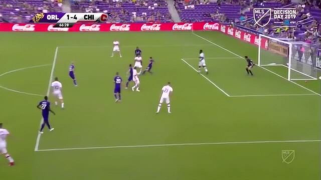 MLS上演销魂进球,连续2脚风骚脚后跟