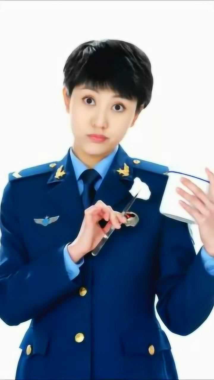 火蓝刀锋中的乌云刘思言烈焰红唇女人味十足