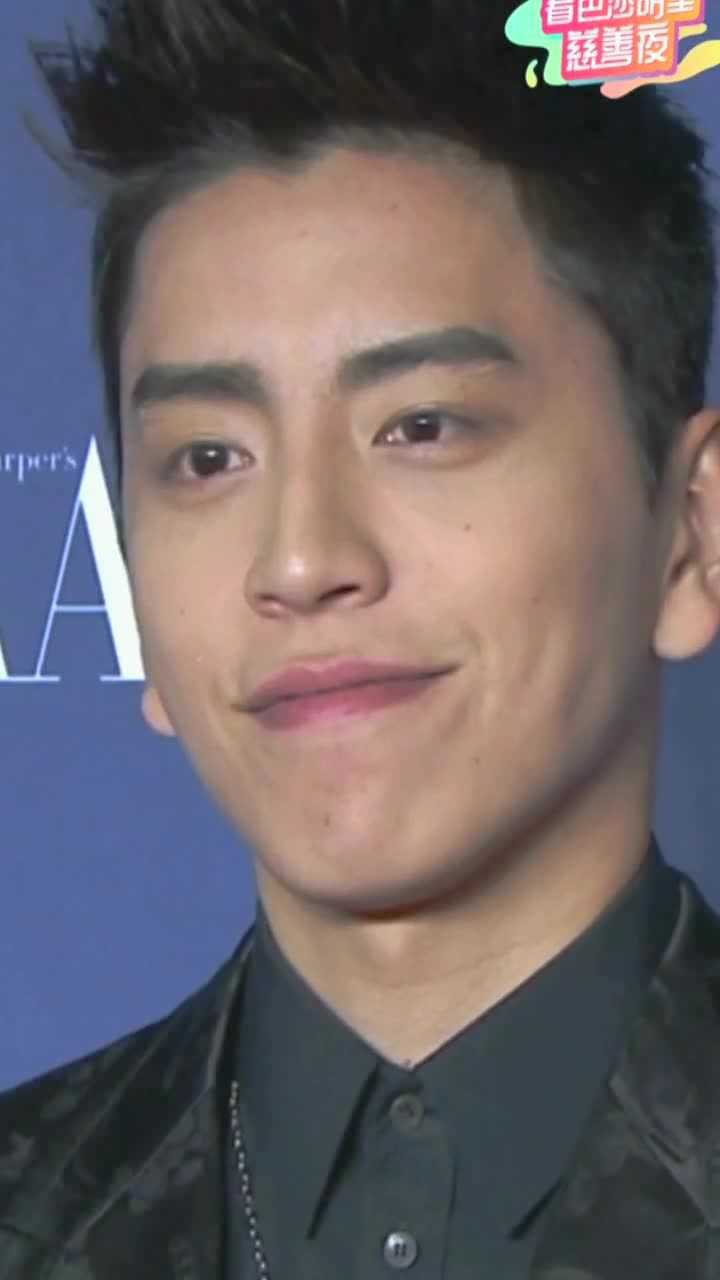 王大陆白了帅气了很多,好想看王大陆张大嘴的样子