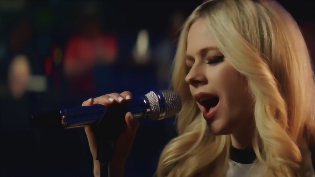 Avril Lavigne棒棒的唱歌现场,简直就是行走的CD