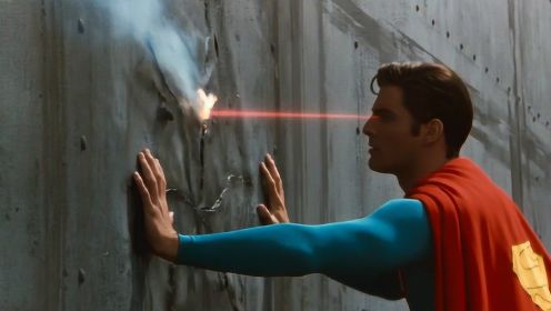 超人用眼睛焊接铁板，这方法比电焊机都好用，一部搞笑科幻电影
