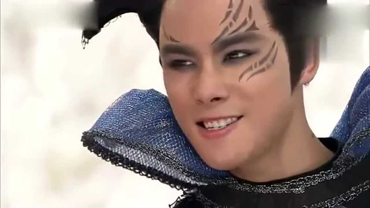 活佛济公:蝙蝠精大秀胸肌戏弄清纯的小白兔,反被小白兔打晕!