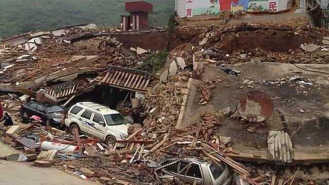 云南凤庆一在建高速坍塌!土崩瓦解泥石狂泻,13人被困4人已死亡