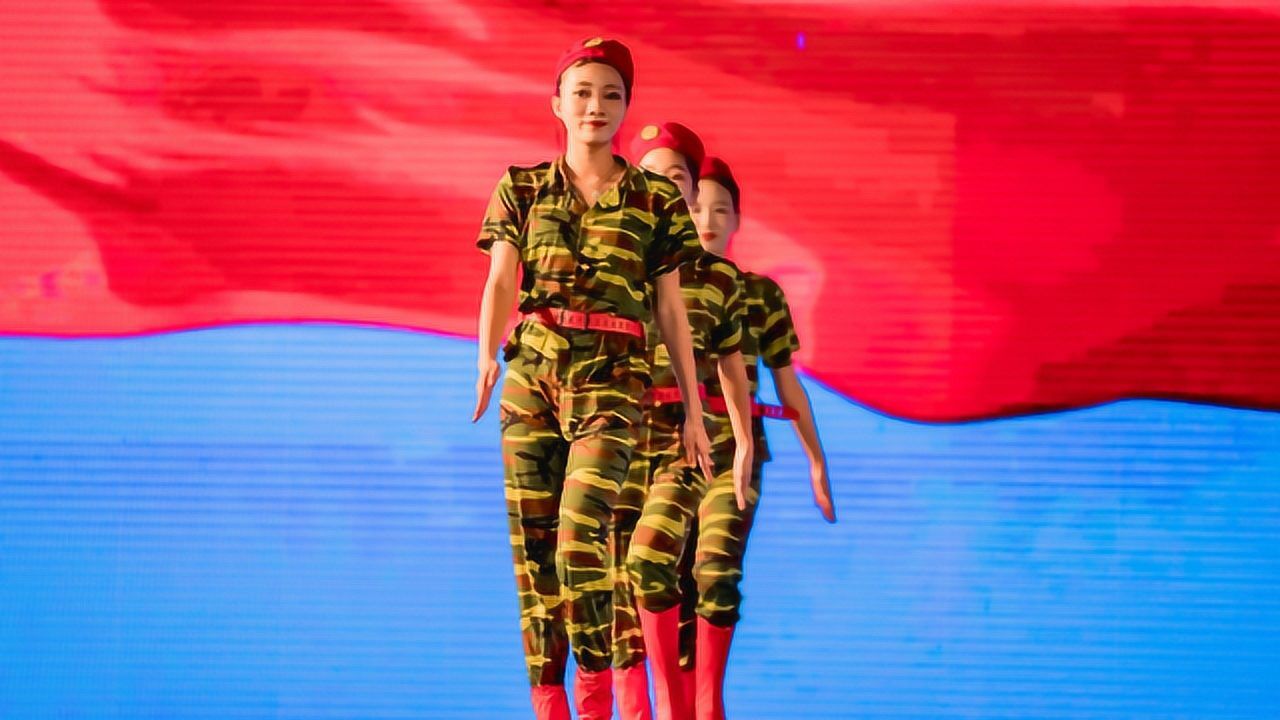 东莞观音山舞蹈《潇洒女兵》,铿锵玫瑰再现