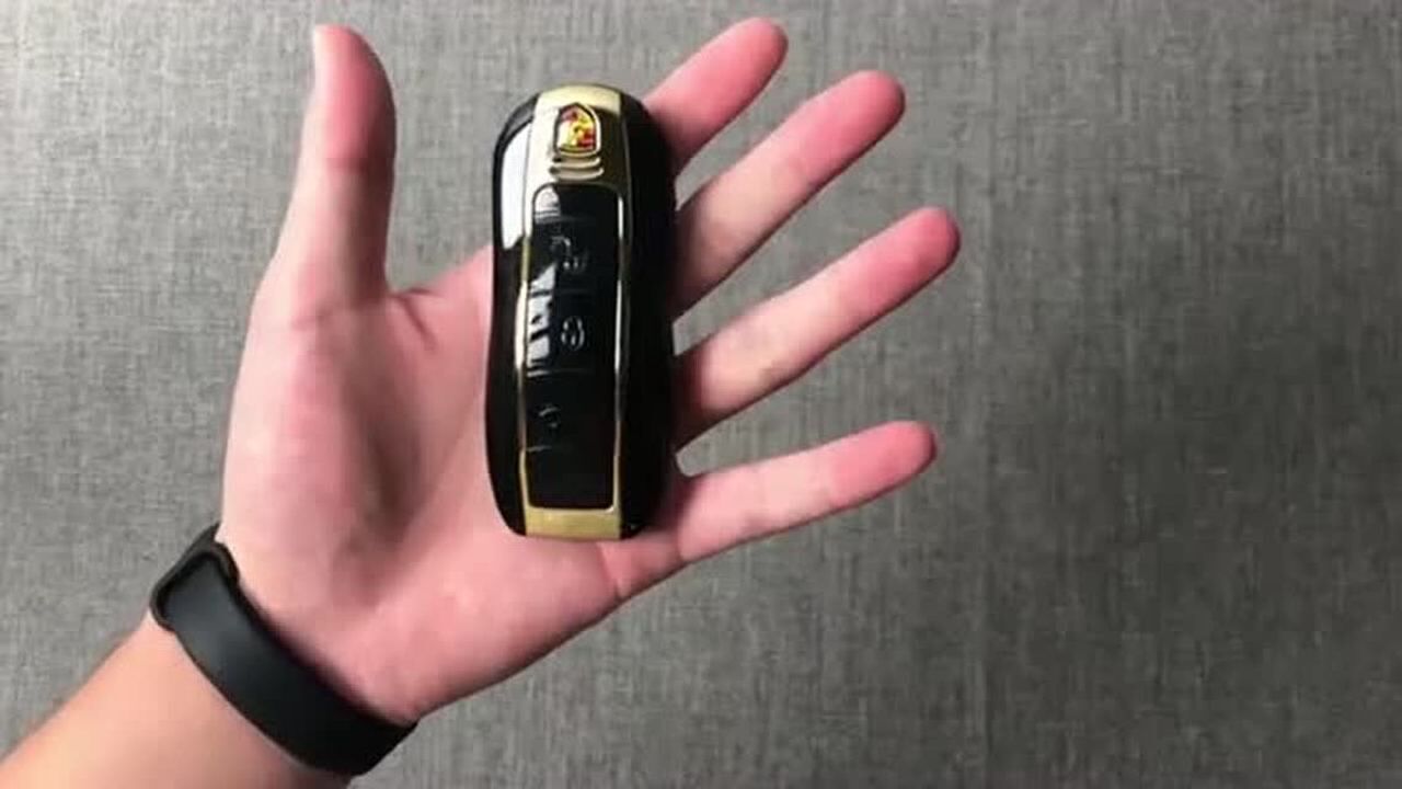 保时捷跑车车钥匙手机上手那一瞬我彻底词穷了