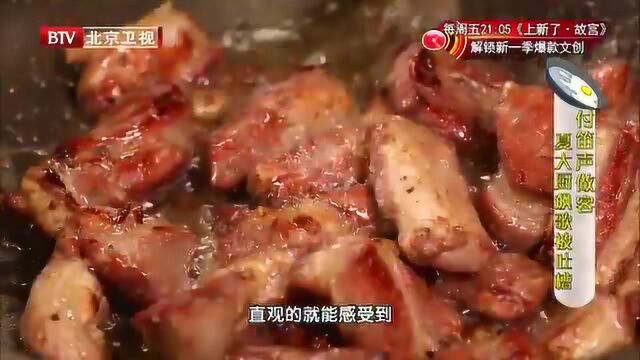 玉米南瓜小烧肉第二步 煸炒小肉加糖上色