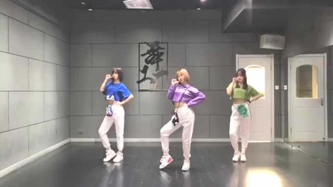 适合女生元旦晚会舞蹈，很适合女生跳的舞蹈，简单易学流行舞_腾讯视频