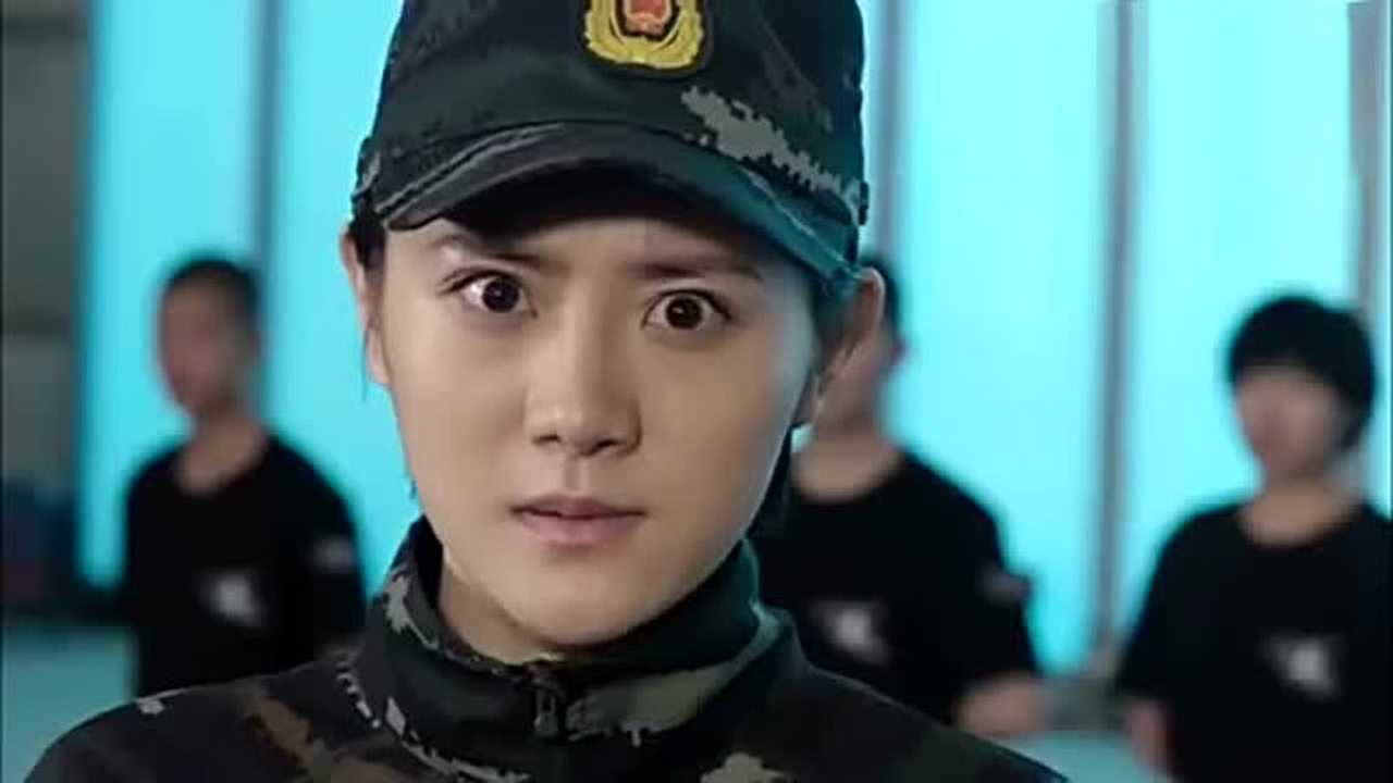 特种兵之霹雳火美女真是太帅了动作行云流水给帅哥一顿揍