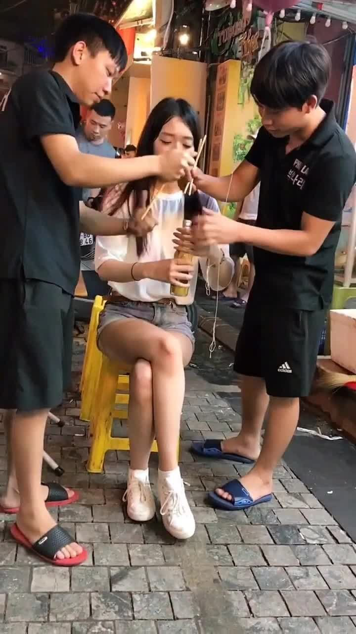 小哥哥叫她用力插_高清