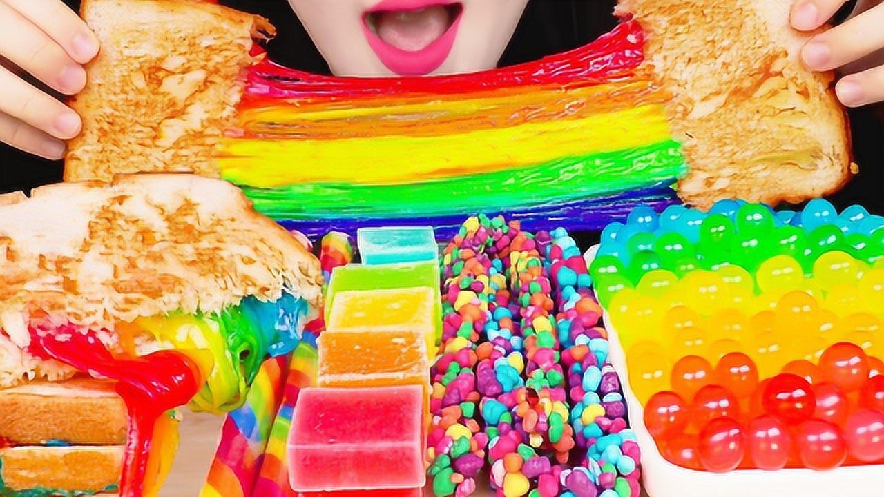美女直播吃彩虹系列甜品,一口咬下去真过瘾,是我向往的生活了