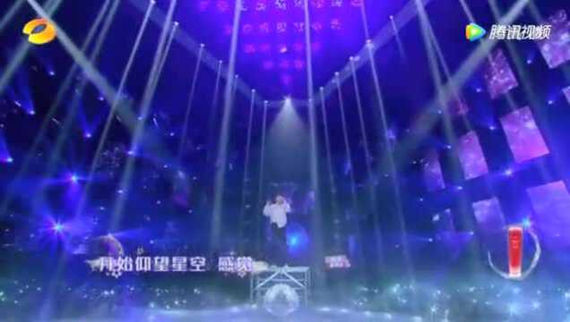 张杰开场歌曲《仰望星空》!这现场就像开演唱会!