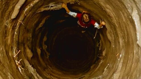 地面出现巨大坑洞，专家深入地下查看，却被眼前一幕给吓到