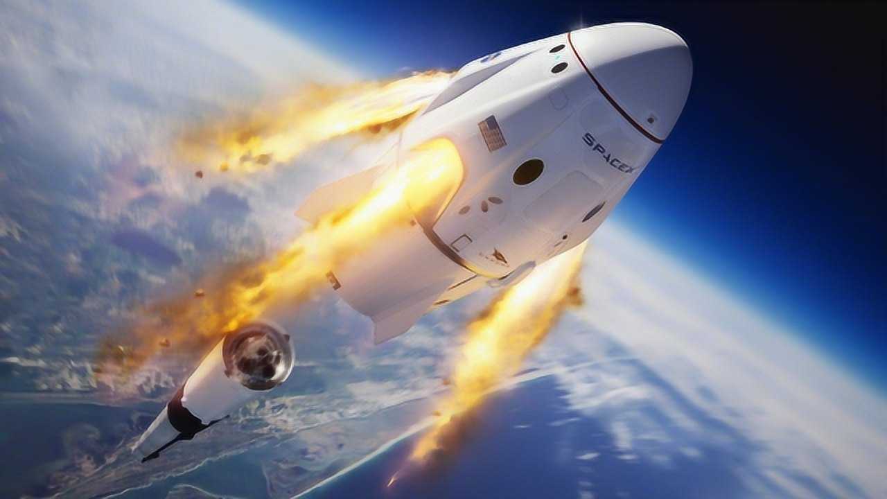 spacex太空艙逃生測試成功,火箭空中爆炸,逃生艙降落海上!