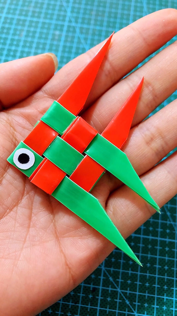 吸管小鱼手工寓意年年有余